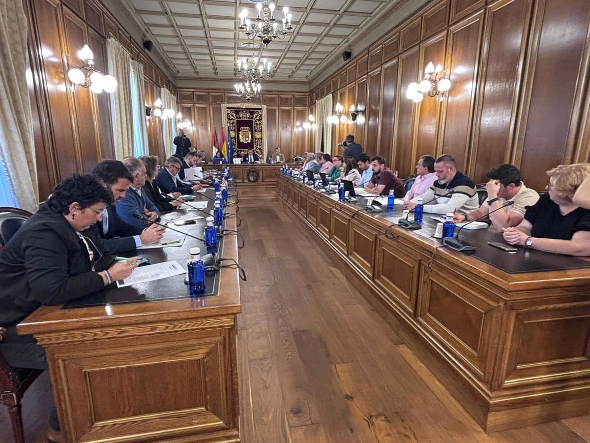 El pleno de la Diputación de Cuenca solicita una solución «justa» al ERE de Mahle con el menor impacto social en la comarca