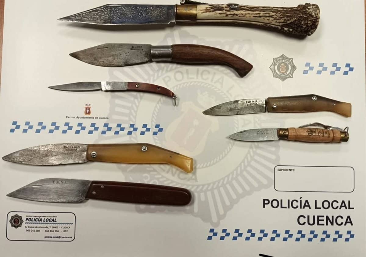La Policía de Cuenca interviene siete navajas a las personas sancionadas por infracciones de tráfico