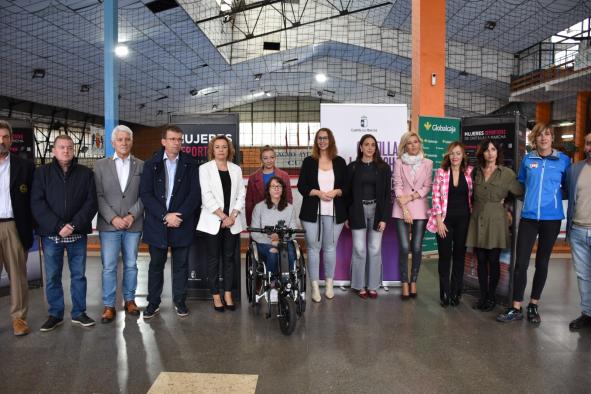 El Gobierno de Castilla-La Mancha presenta en Cuenca la exposición ‘Mujeres deportistas’ para visibilizar el talento femenino en el deporte