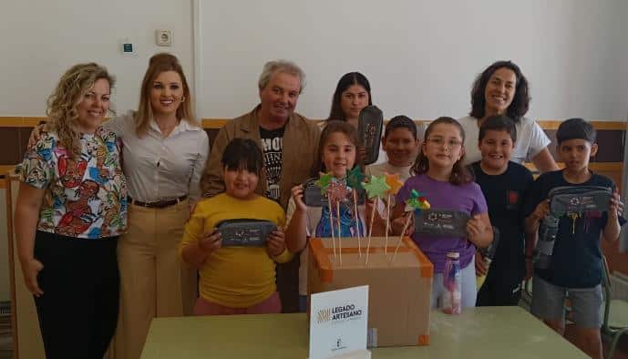 El Gobierno regional impulsa la artesanía en colegios de Cuenca con talleres didácticos para escolares de seis centros educativos