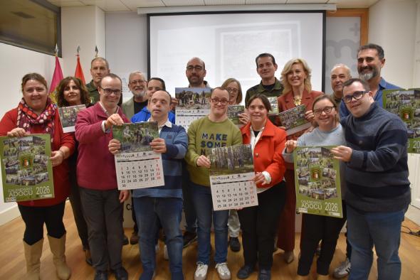 ADOCU presenta su calendario solidario 2026 con el Cuerpo de Agentes Medioambientales en su 25 aniversario ¡Únete a esta gran causa!