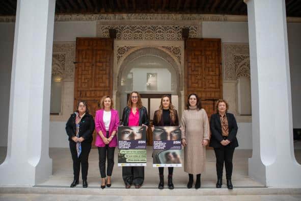 El Gobierno de Castilla-La Mancha denuncia la violencia digital hacia las mujeres en su campaña institucional por el 25N