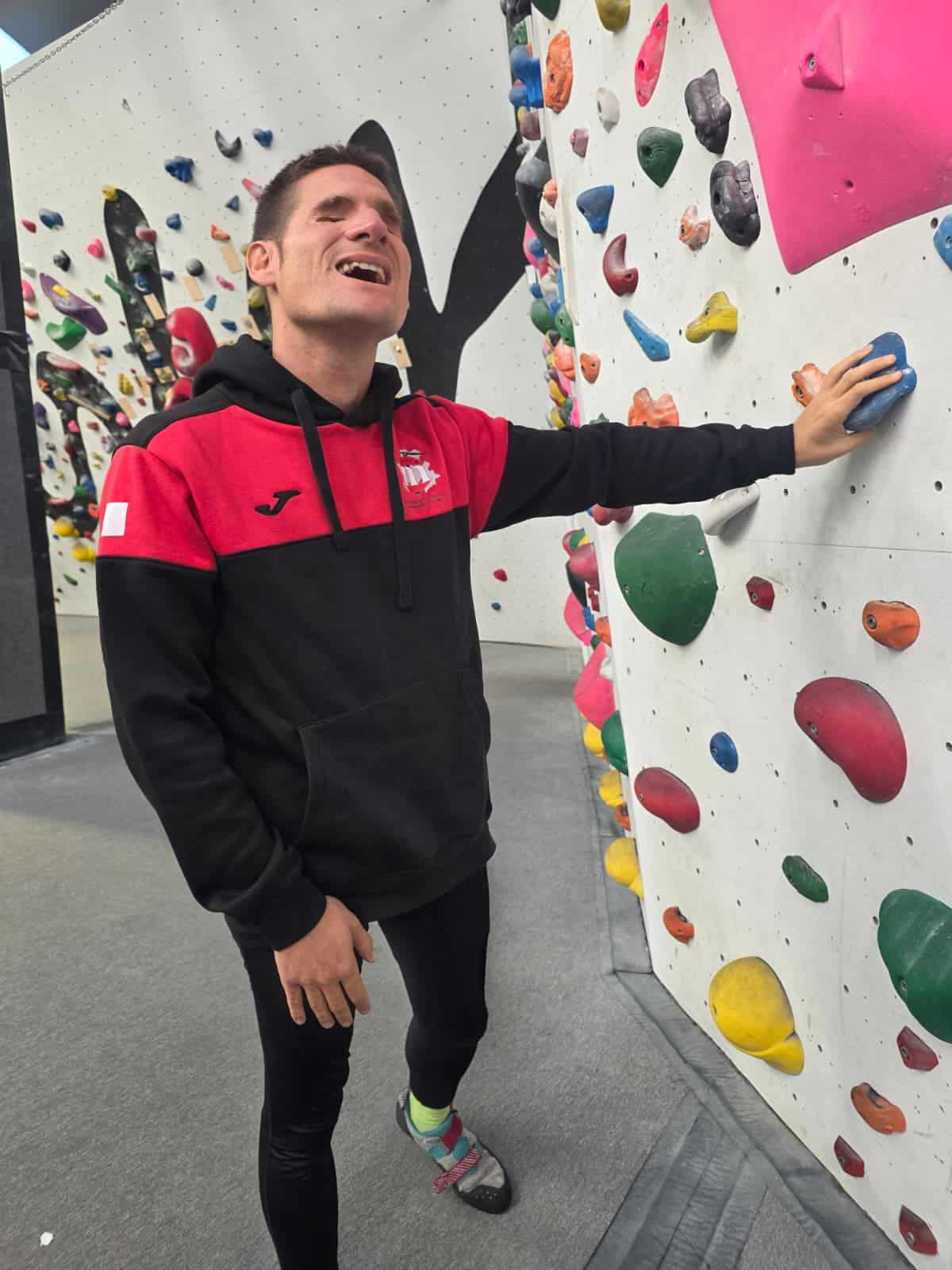 El escalador ciego y con TEA Sergio Aznárez, subcampeón en el Campeonato de Madrid de Escalada de Dificultad y Paraescalada