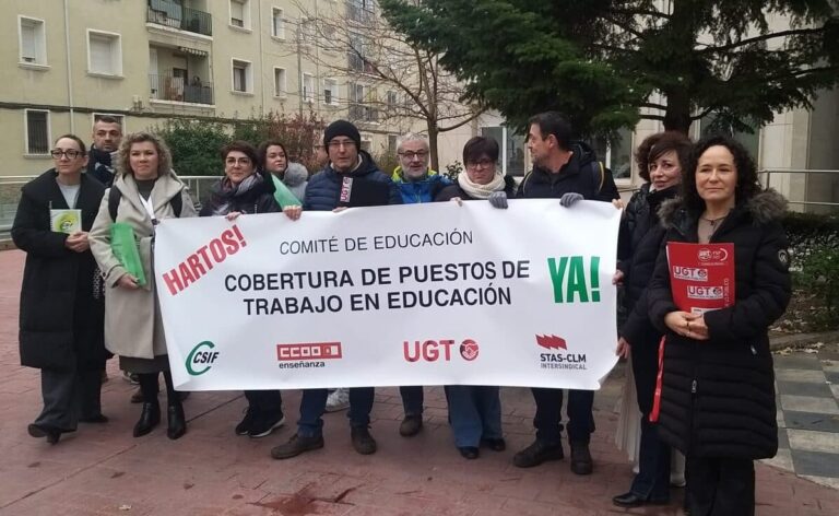 Denuncian Sobrecarga Laboral en Educación en Cuenca por Vacantes Sin Cubrir