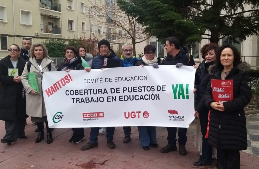 Denuncian Sobrecarga Laboral en Educación en Cuenca por Vacantes Sin Cubrir
