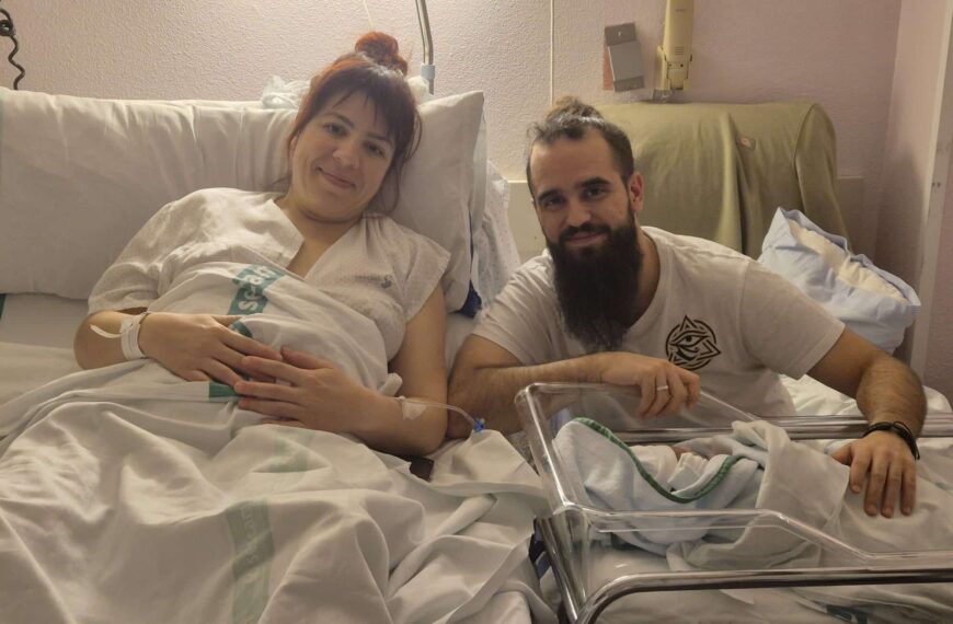 Castilla-La Mancha estrena 2026 con dos primeros bebés nacidos a la misma hora en Alcázar de San Juan y Ciudad Real