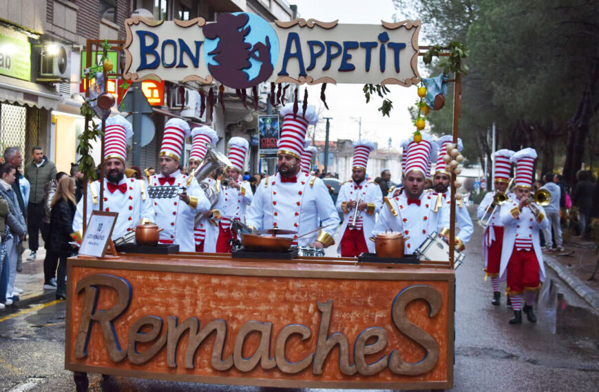 Sábado de Carnaval en Puertollano se Engalana con 1200 Participantes en el Concurso Nacional de Carrozas y Comparsas