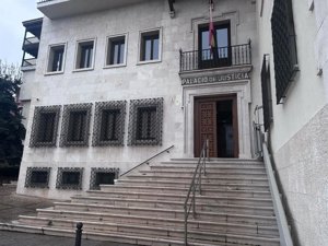 Fiscal pide 3 años de cárcel para un hombre acusado de tocar los pechos a una menor en un parque infantil de Cuenca