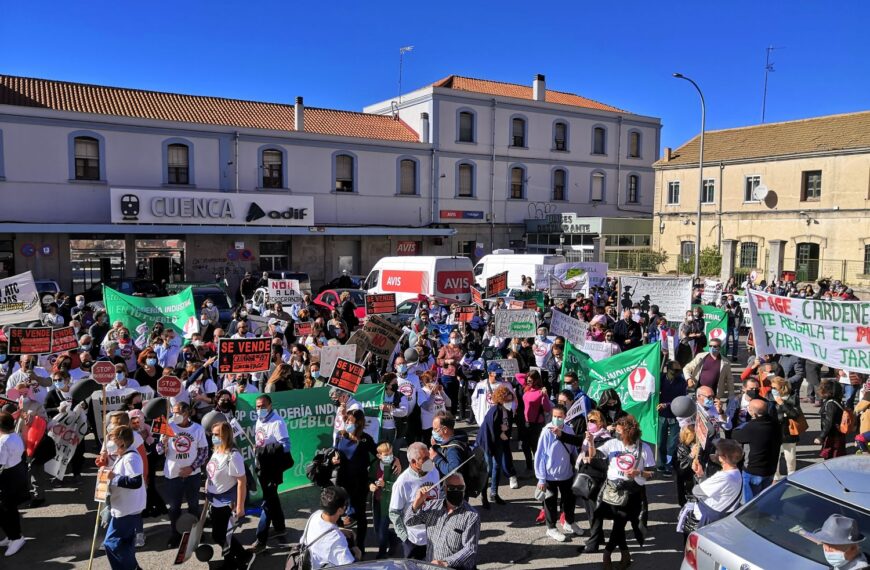 Manifestación en Cuenca el Día de Castilla-La Mancha contra las macroplantas de biometano