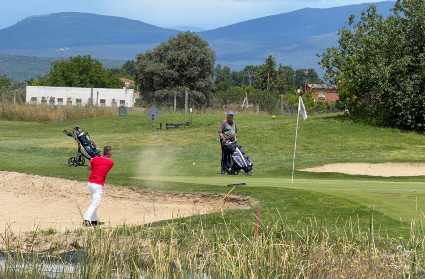 Las Pinaíllas lidera la Liga Sénior golf CLM con margen mínimo