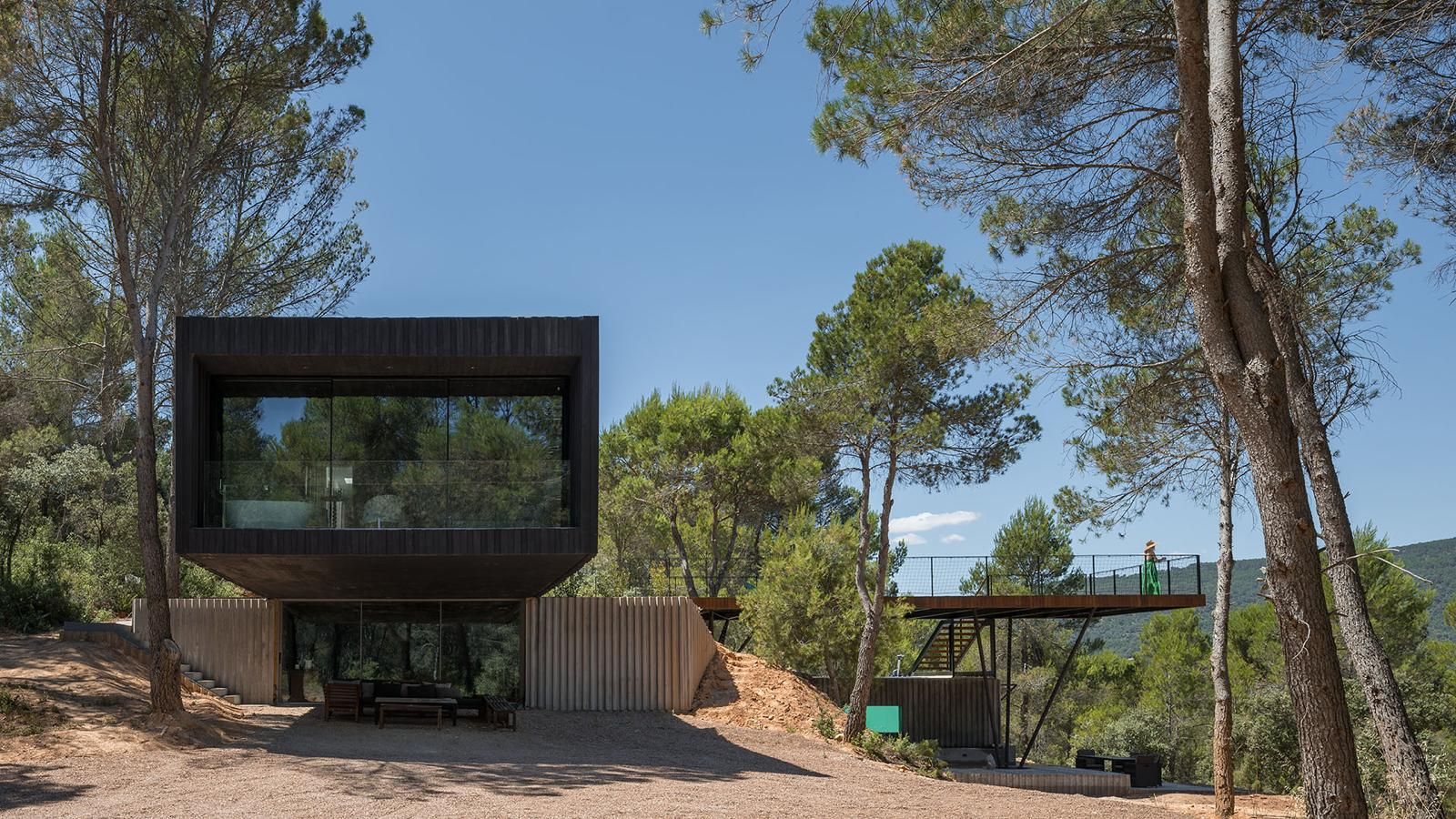 La Casa Embarcadero: Arquitectura y Paisaje en Perfecta Armonía
