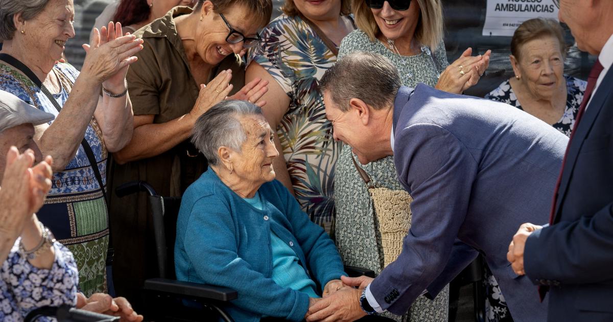 García-Page inaugura en Campillo de Altobuey la residencia de mayores prometida «antes de que acabe» 2025, con casi un año de retraso
