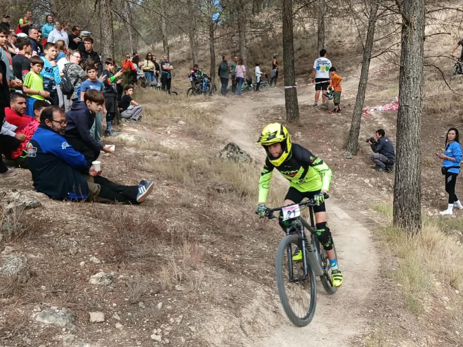 Cerca de un centenar de jóvenes participan en la VI edición del Mini Enduro de Cuenca